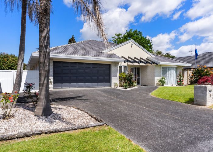  at 5 Stewart Gibson Place, Manurewa, Manukau City, Auckland