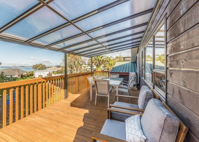  at 8 Oakpark Place, West Harbour, Auckland