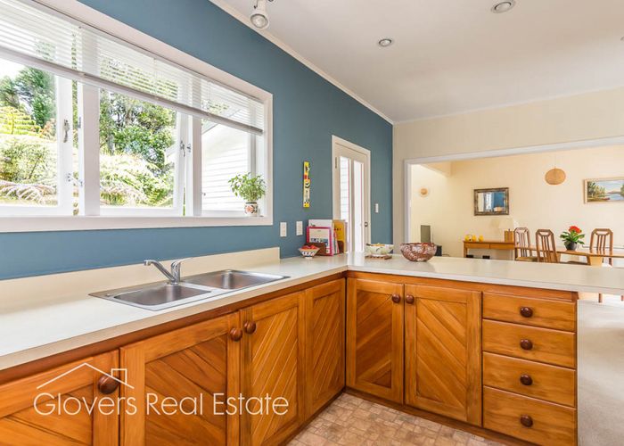  at 8 Tawini Road, Titirangi, Auckland
