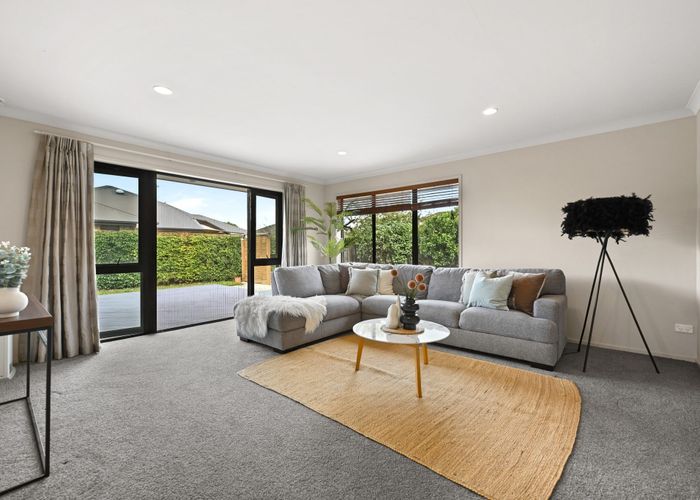  at 10 Gracefield Place, Huntington, Hamilton