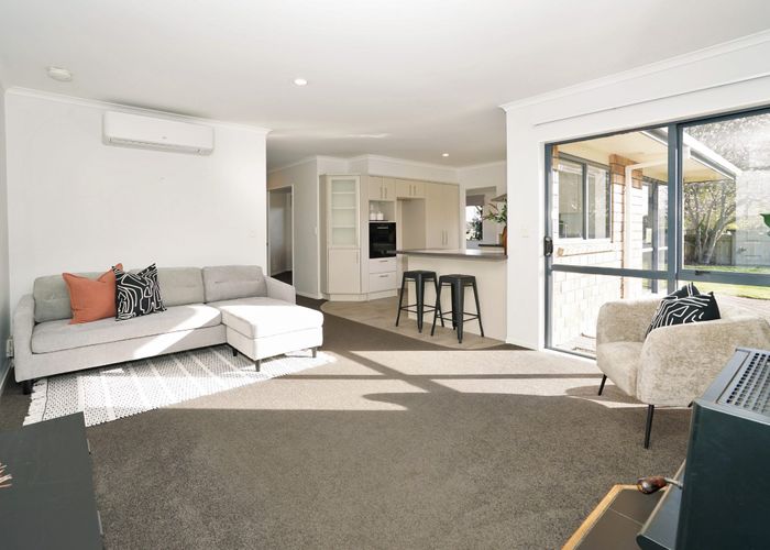  at 35 Farringdon Avenue, Rototuna North, Hamilton