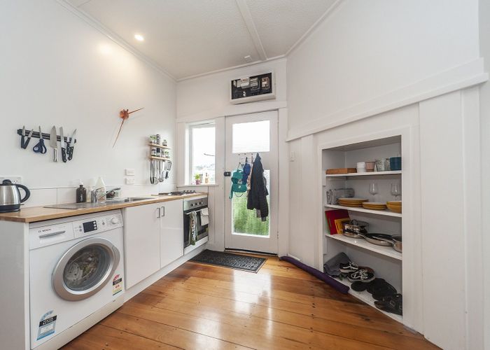  at Downstairs/8 Akatea Street, Berhampore, Wellington, Wellington