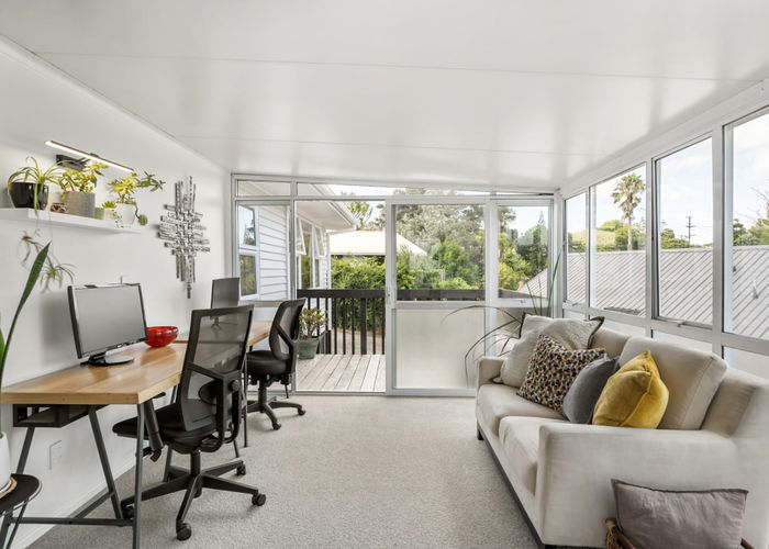  at 2/300 Rangatira Road, Beach Haven, North Shore City, Auckland