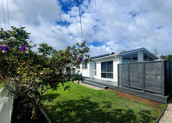  at 1/2 Barron Drive, Green Bay, Waitakere City, Auckland