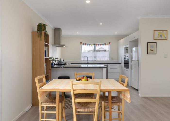  at 8 Briannarose Drive, Fitzroy, Hamilton