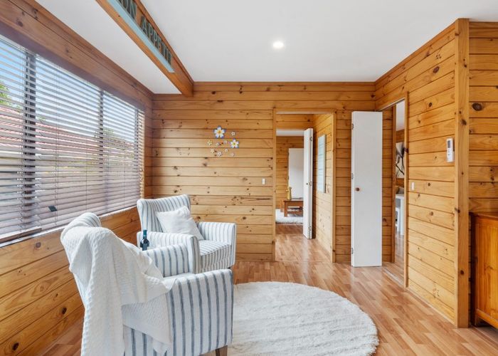  at 18 Lochend Place, Highland Park, Auckland