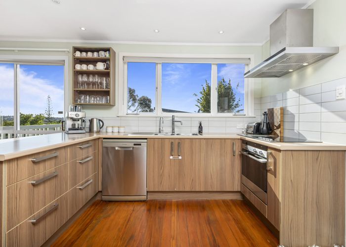  at 16 Pine Avenue, Henderson, Waitakere City, Auckland