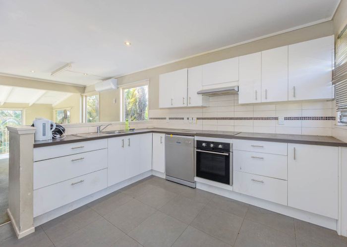 at 583  East Coast Road, Browns Bay, North Shore City, Auckland