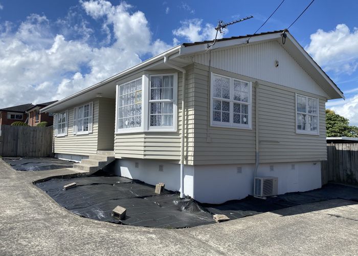  at 12 Edwards Avenue, Henderson, Waitakere City, Auckland