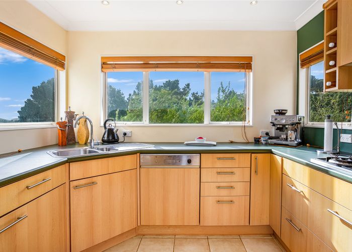  at 8 Cromarty Place, Papakowhai, Porirua