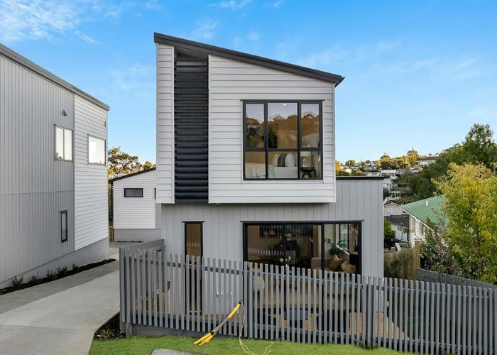 at 8B Jenanne Place, Totara Vale, Auckland