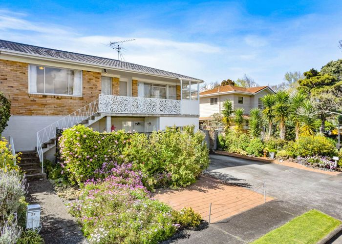  at 2/2B Yeoman Place, Howick, Manukau City, Auckland