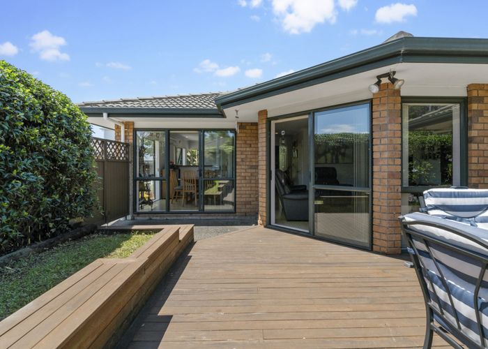  at 11 Wentworth Park, Albany, Auckland