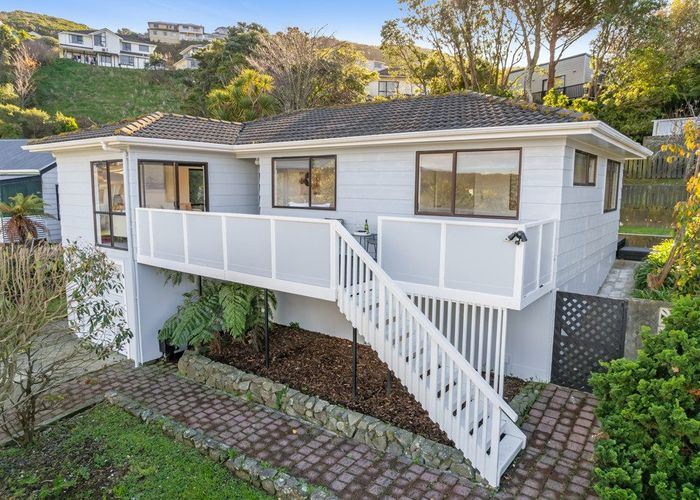  at 8 Forglen Place, Tawa, Wellington