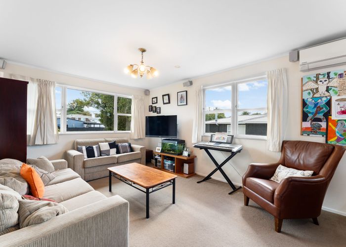  at 7 Bayside Avenue, Te Atatu Peninsula, Auckland