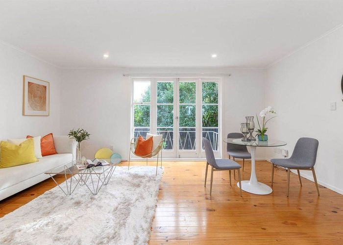  at 2/4 Leonard Road, Mount Wellington, Auckland City, Auckland