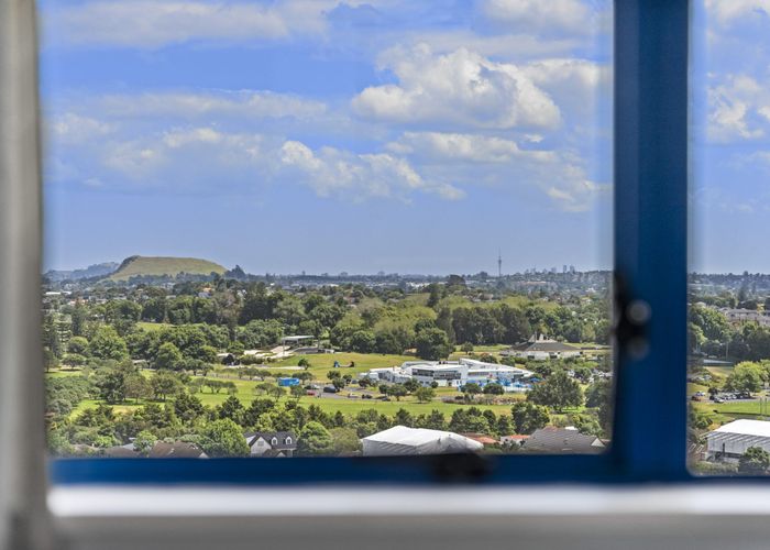  at 40 Mccahill Views, Botany Downs, Auckland
