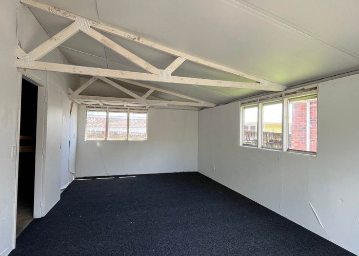  at 9 Valdale Road, Henderson, Waitakere City, Auckland
