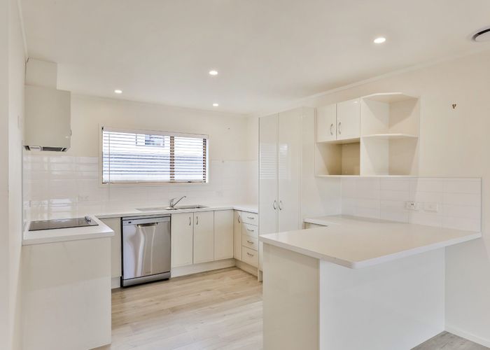  at 2/29 Verbena Road, Birkdale, Auckland