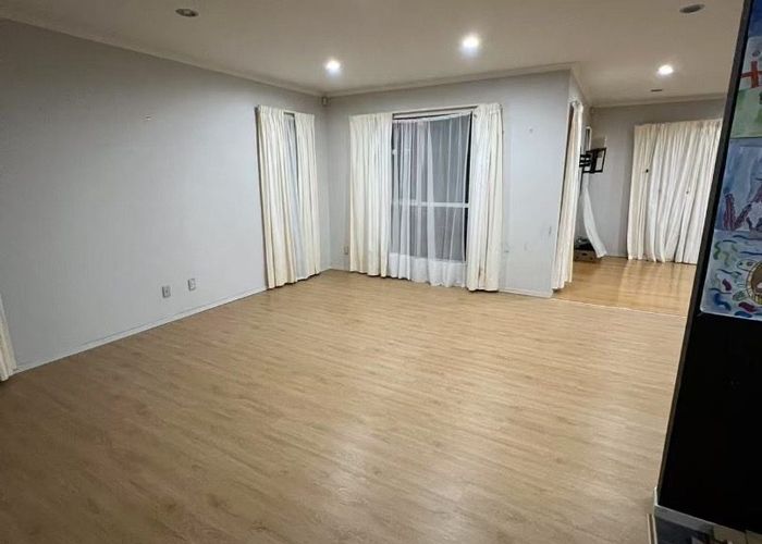 at 33 Stamford Crescent, Flat Bush, Manukau City, Auckland