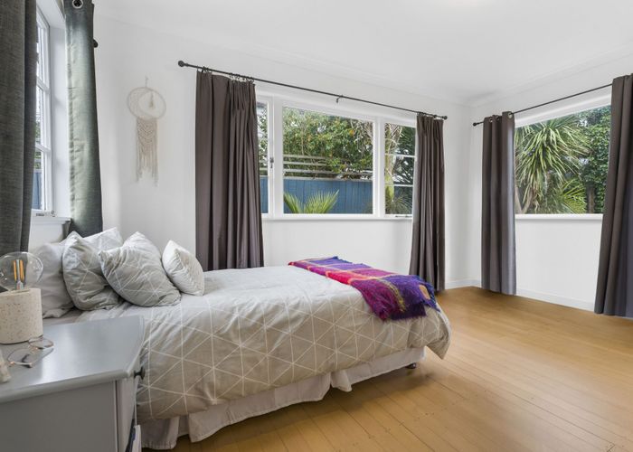  at 2/30 Lyttelton Avenue, Forrest Hill, North Shore City, Auckland