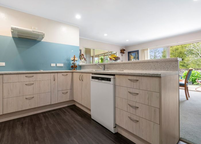  at 8 Welcome Place, Henderson, Auckland