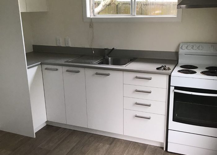  at 4/2 Vera Road, Te Atatu South, Waitakere City, Auckland