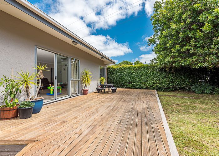  at 76 Roberts Road, Te Atatu South, Auckland