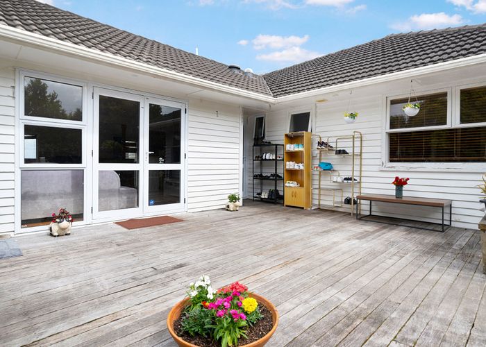  at 15 Tauhara Street, Green Bay, Auckland