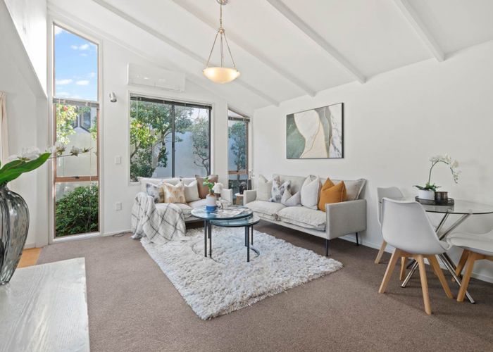  at 2/47 Rawene Road, Birkenhead, North Shore City, Auckland