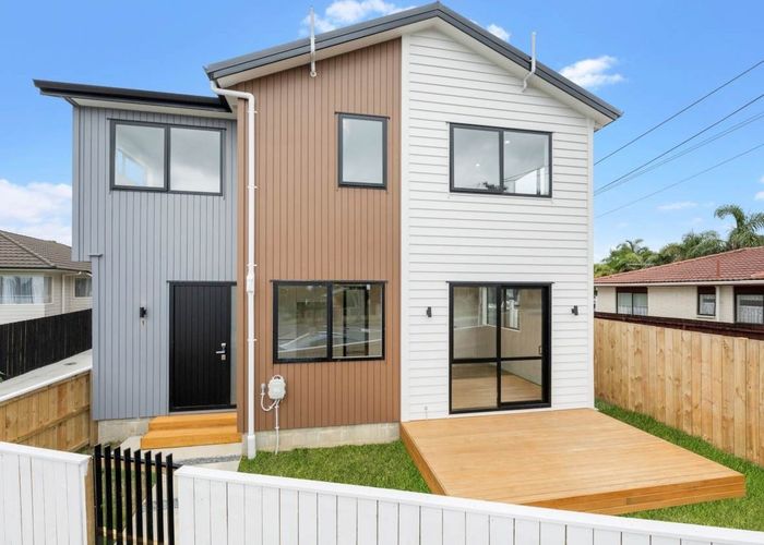  at 1/33 Colwill Road, Massey, Auckland