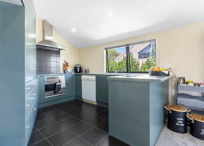  at 2/230 East Coast Road, Forrest Hill, North Shore City, Auckland