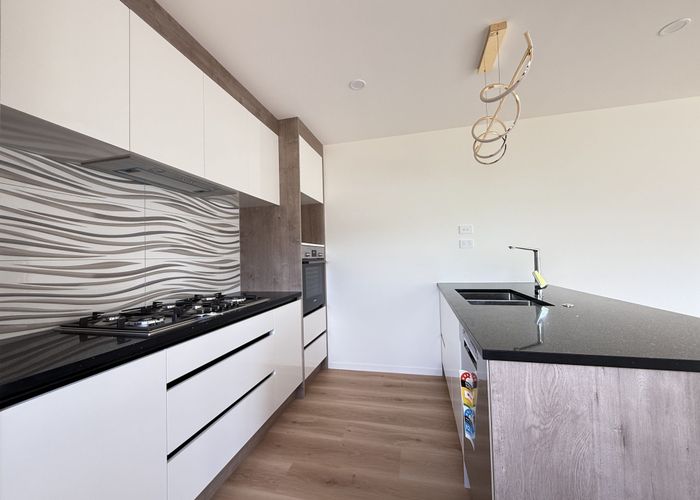  at 4 Tiverton Road, Avondale, Auckland