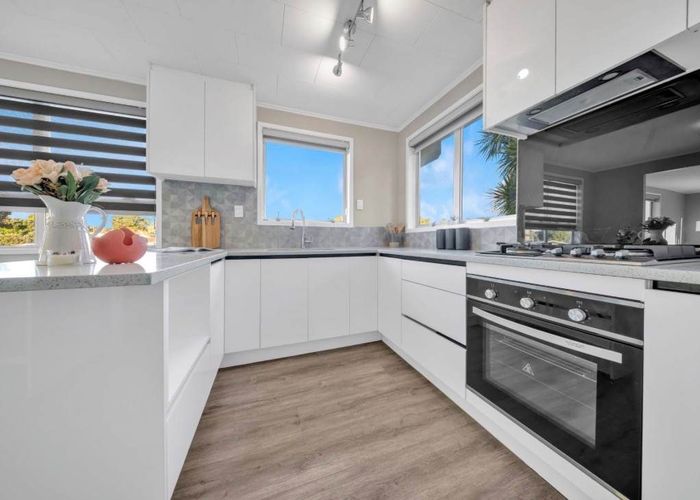  at 3 Innismara Avenue, Wattle Downs, Manukau City, Auckland