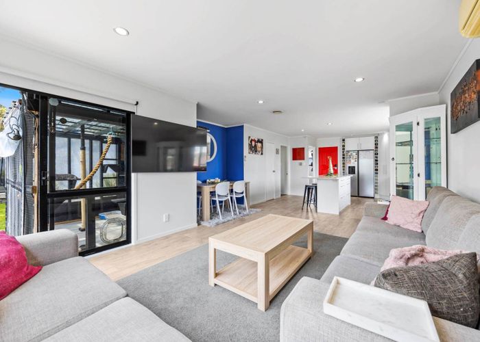  at 1/77 Santiago Crescent, Unsworth Heights, North Shore City, Auckland