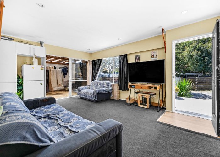  at 2/29 Kindergarten Drive, Conifer Grove, Papakura, Auckland