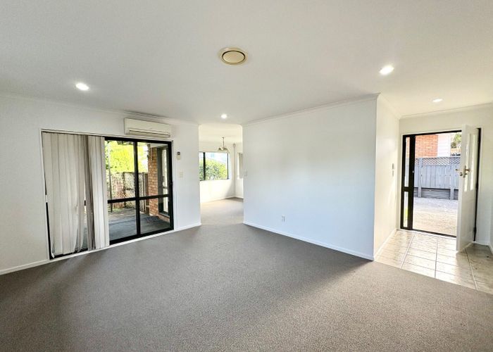  at 3 Grande Vue Road, Papatoetoe, Manukau City, Auckland