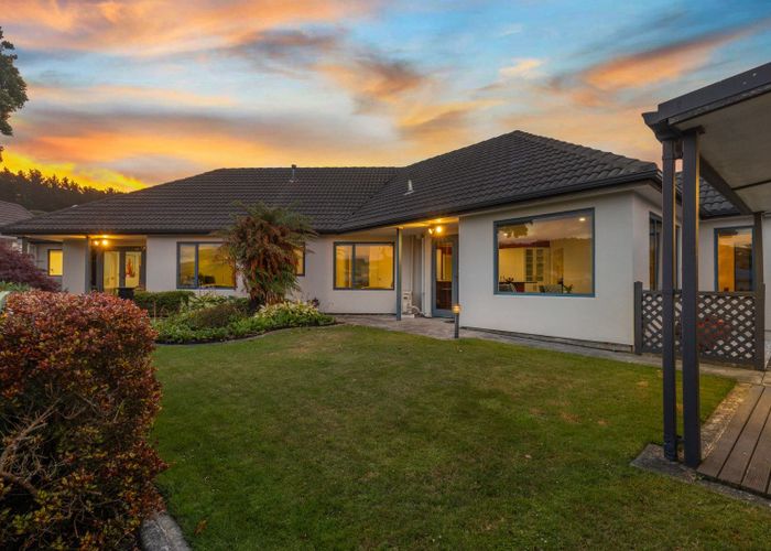  at 6 Mariners Way, Whitby, Porirua, Wellington