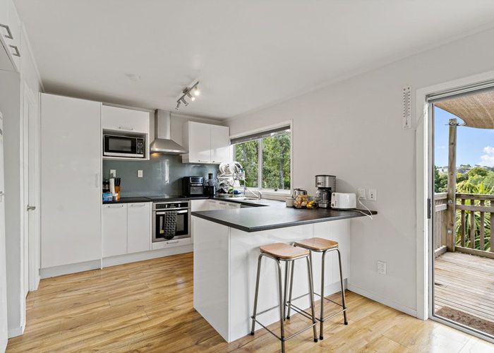  at 2/247 Wairau Road, Totara Vale, North Shore City, Auckland