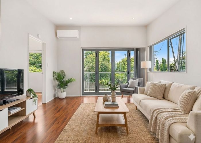  at 1/18 Forrest Hill Road, Forrest Hill, North Shore City, Auckland