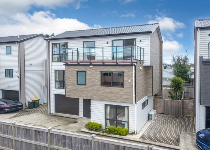  at 844C East Coast Road, Oteha, North Shore City, Auckland