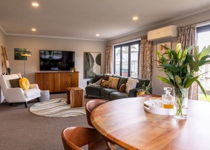  at 16 Durham Heights, Flagstaff, Hamilton