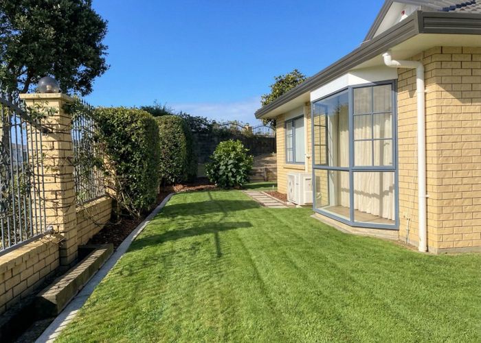  at 2 Cyclamen Road, Mangere, Manukau City, Auckland