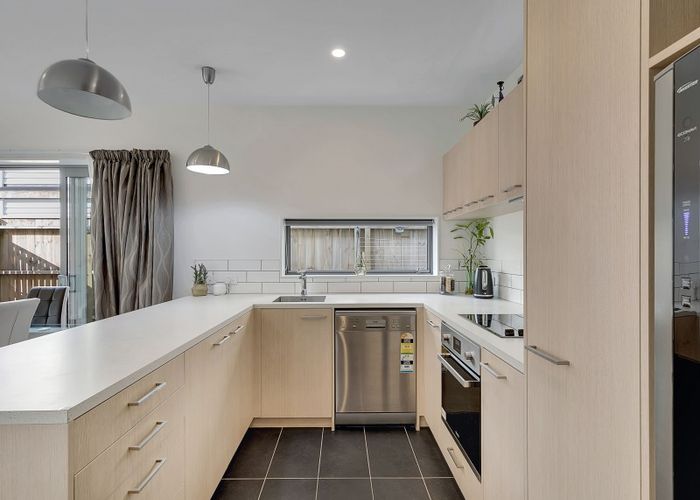  at 9/7 Handyside Street, Tawa, Wellington