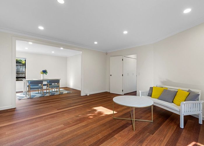  at 2/11 Gordon Avenue, Forrest Hill, Auckland