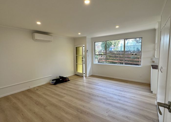  at 2/39 Littlejohn Street, Hillsborough, Auckland