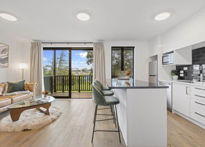  at 11/90 Swaffield Road, Papatoetoe, Manukau City, Auckland