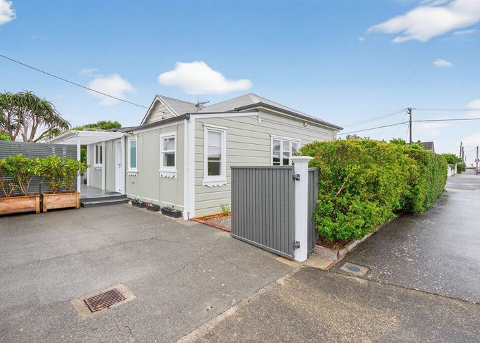  at 33 Adelaide Street, Petone, Lower Hutt, Wellington