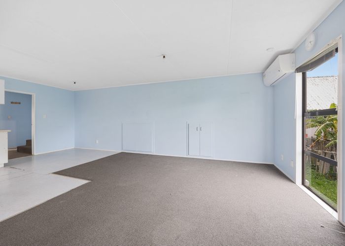  at 2/129 Boundary Road, Clover Park, Auckland