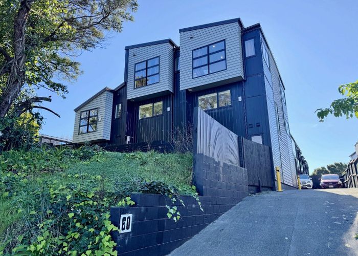  at 2/60 Triangle Road, Massey, Waitakere City, Auckland